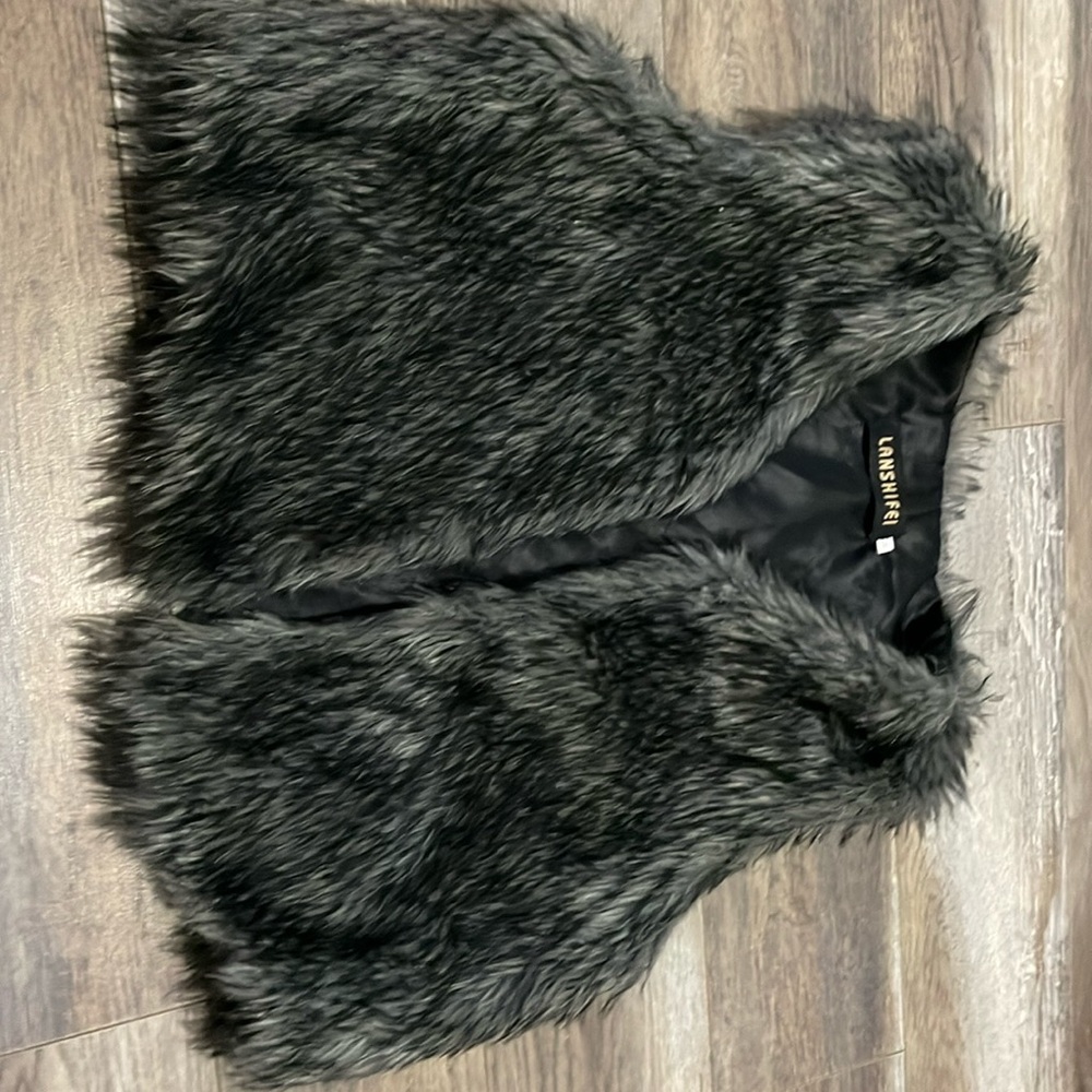 Faux fur vest 3 for 5$